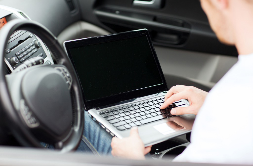 man-typing-on-laptop-computer-in-car-picture-LH Drive man-typing-on-laptop-computer-in-car-picture-LH Drive